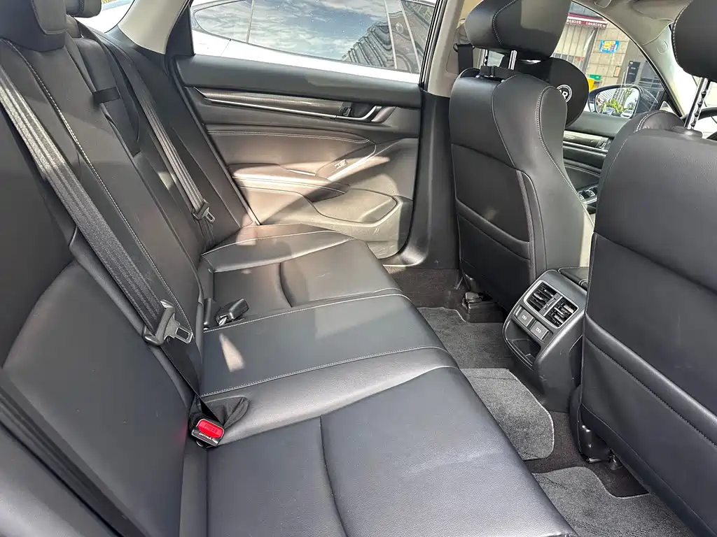 Honda Accord — миниатюра 11