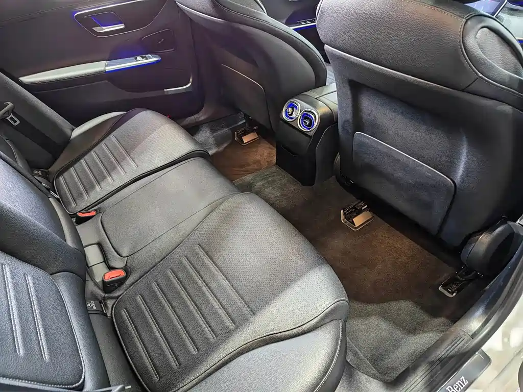 Mercedes-Benz C-Class — миниатюра 8