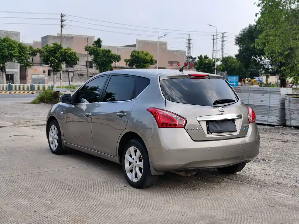 Nissan Tiida — миниатюра 8