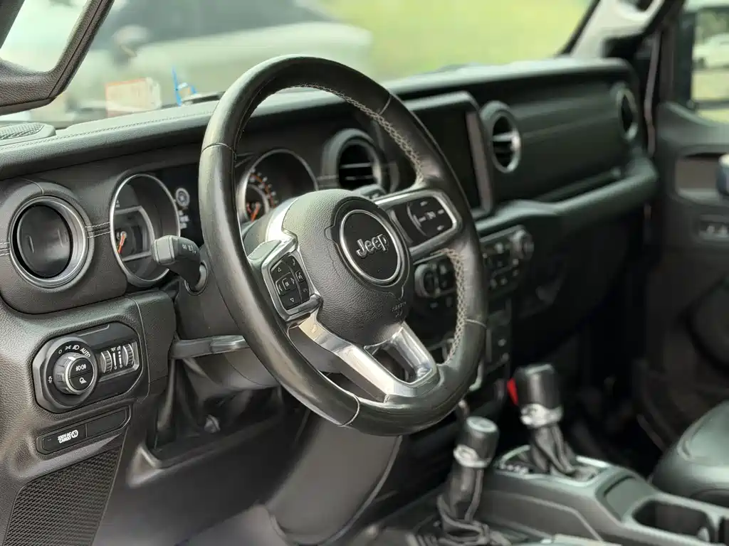 Jeep Gladiator — миниатюра 5