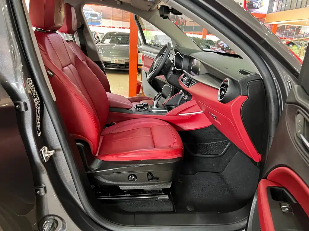 Alfa Romeo Stelvio — миниатюра 10