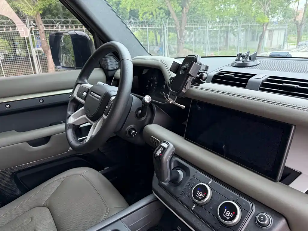 Land Rover Defender — миниатюра 14