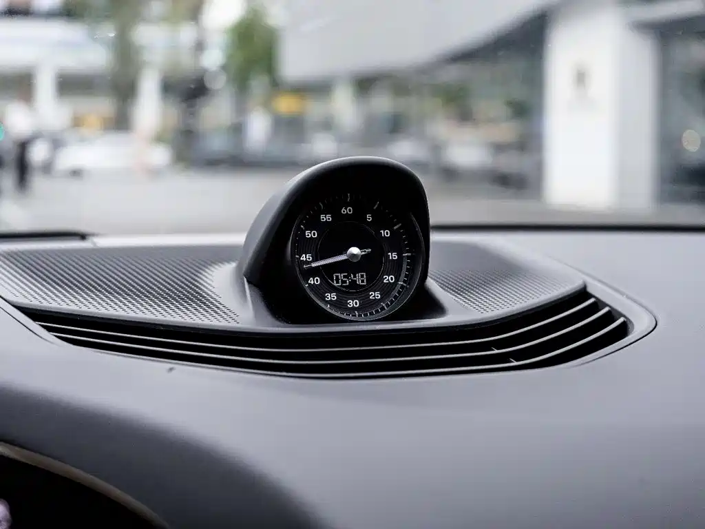 Porsche Taycan — миниатюра 3