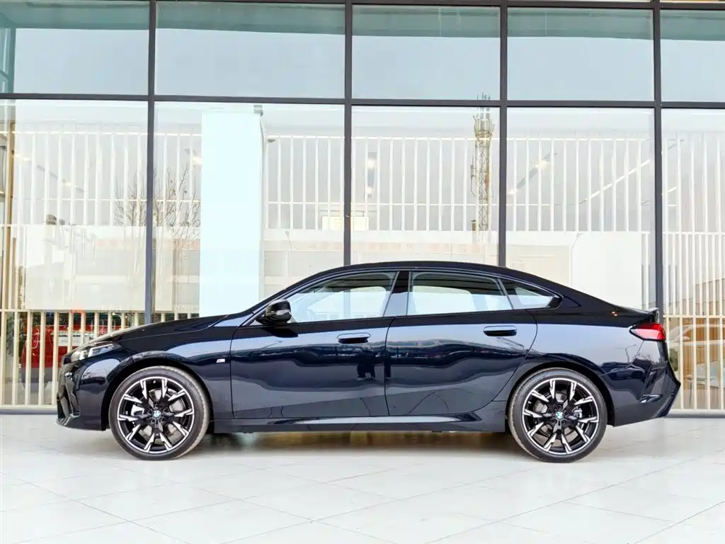 Заказать BMW 2 Series 2026 года за 4 428 457 ₽  из Китая