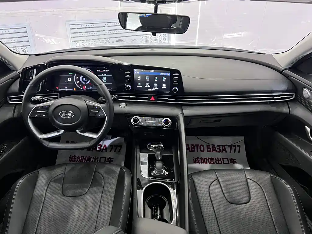 Hyundai Elantra — миниатюра 12