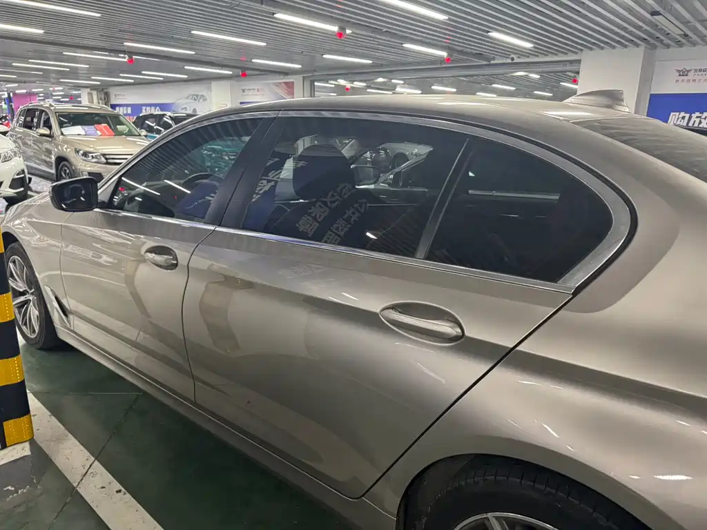 BMW 5 Series — миниатюра 3