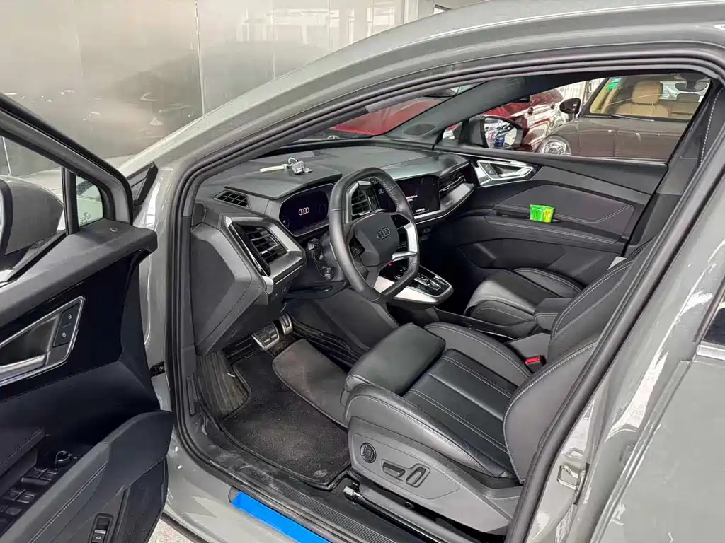 Audi Q4 e-tron — миниатюра 2