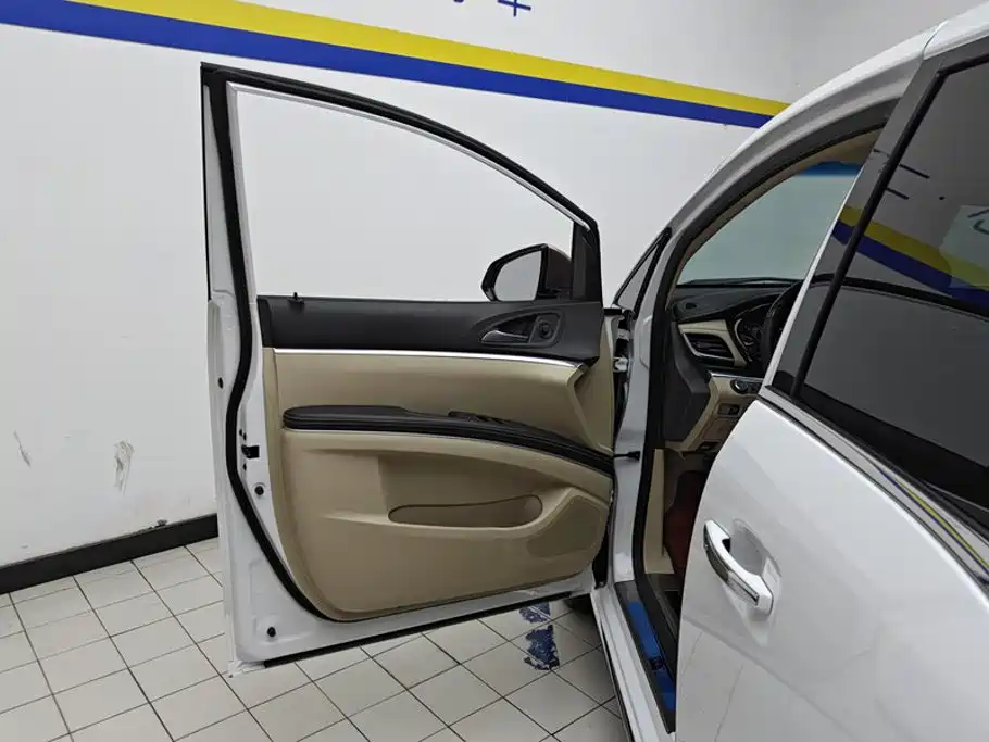 Buick GL8 — миниатюра 7