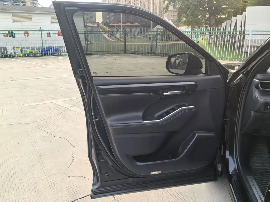 Toyota Crown Kluger — миниатюра 31