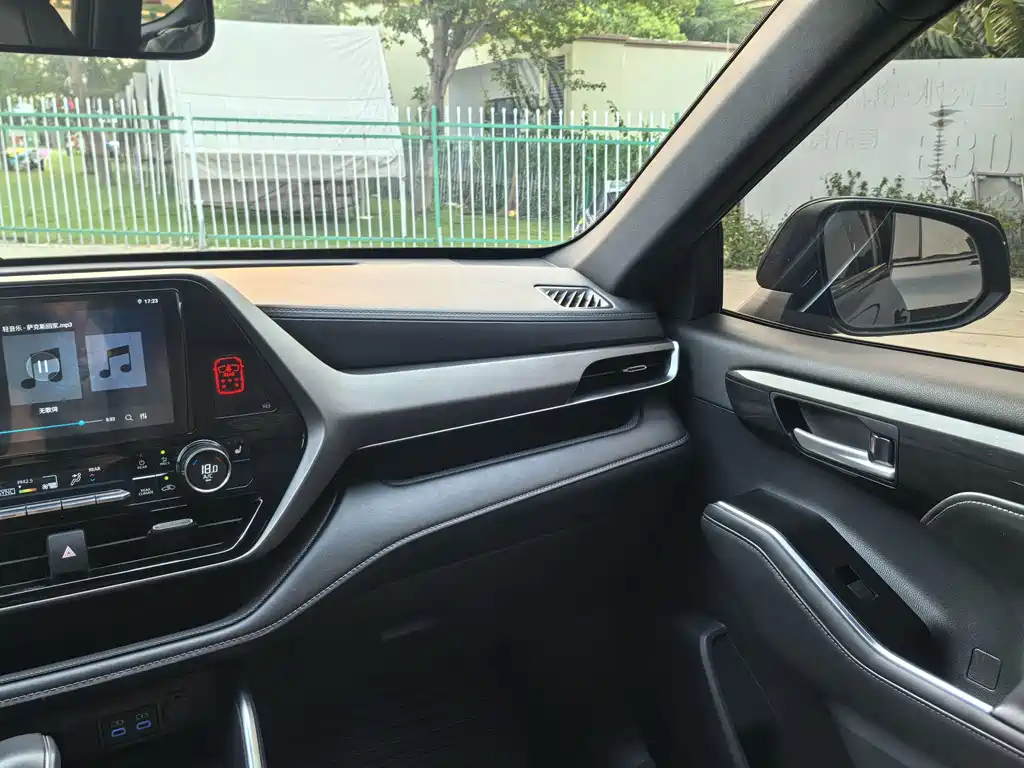 Toyota Crown Kluger — миниатюра 15