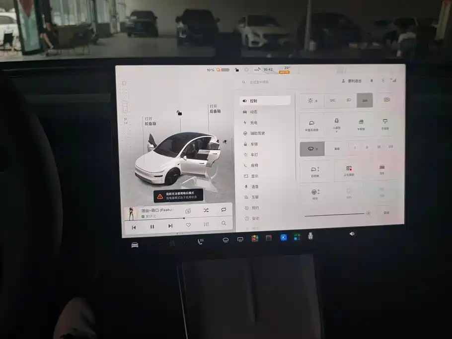 Tesla Model Y — миниатюра 14