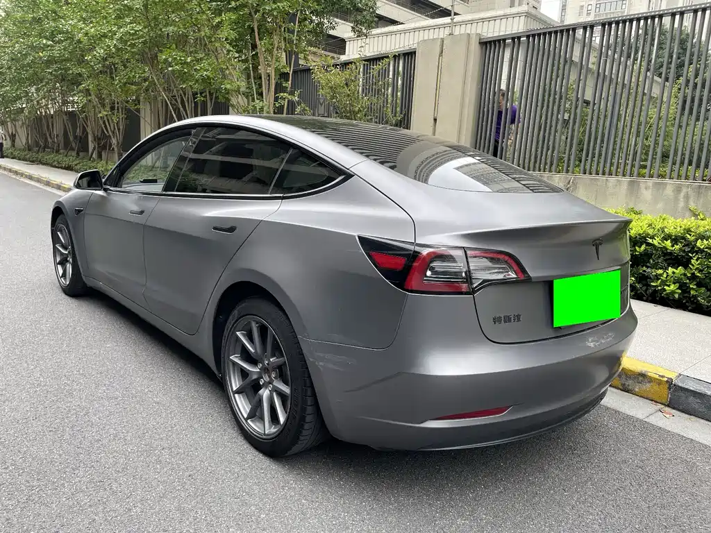 Tesla Model 3 — миниатюра 8