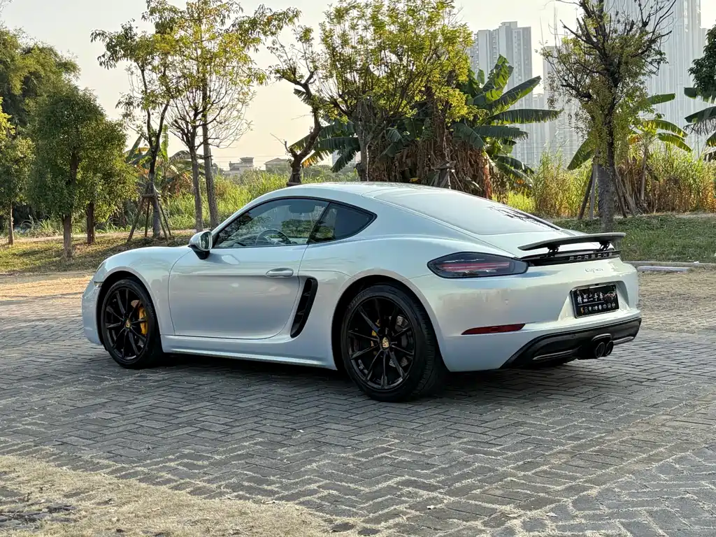 PORSCHE 718