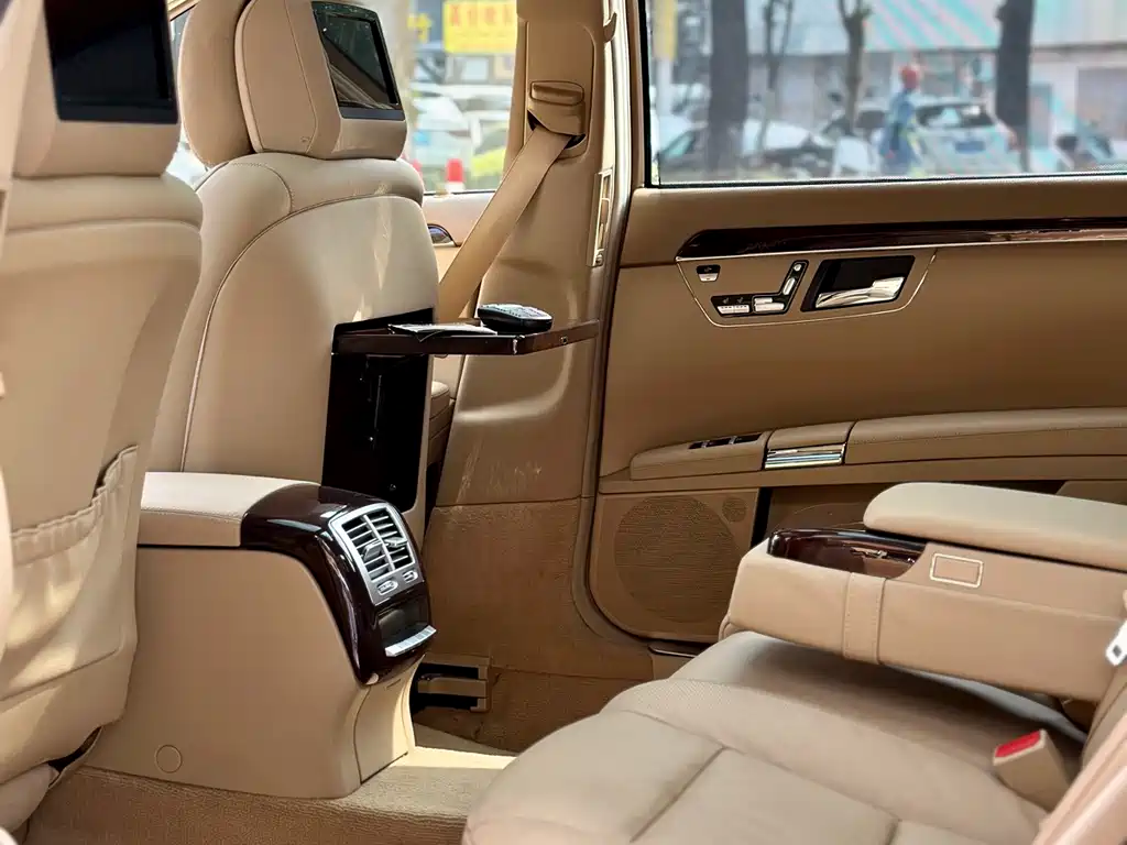 Mercedes-Benz S-Class — миниатюра 13