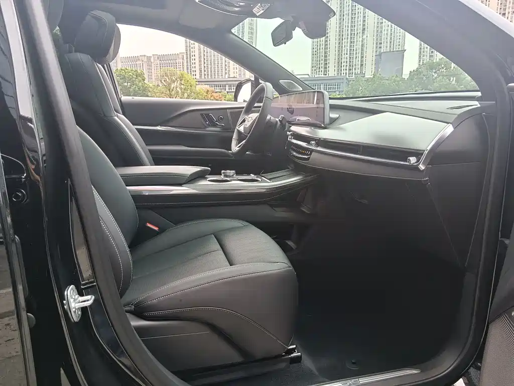 Cadillac XT5 — миниатюра 13