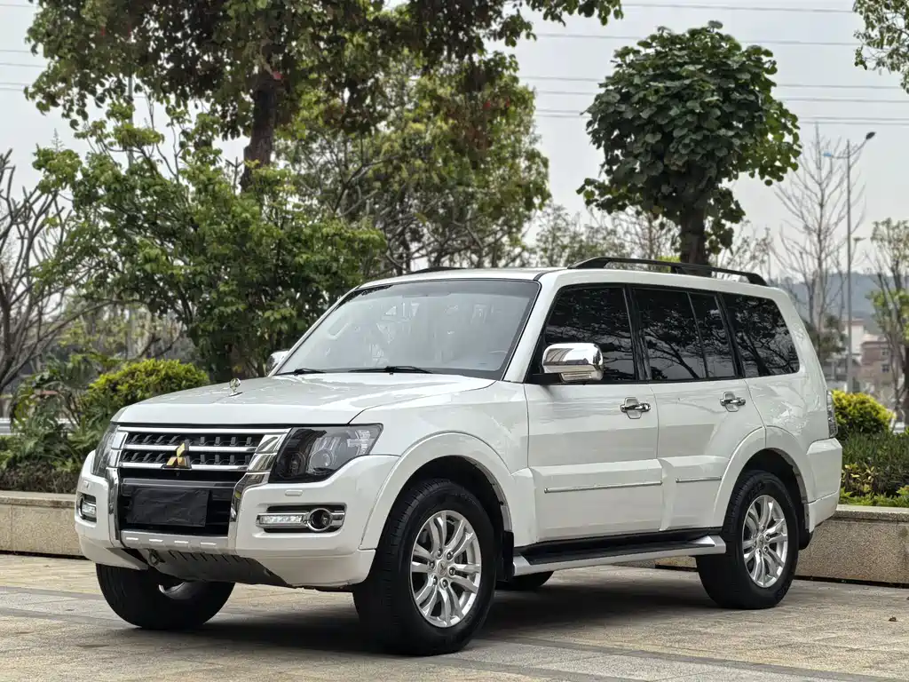 Mitsubishi Pajero (Import) 2019