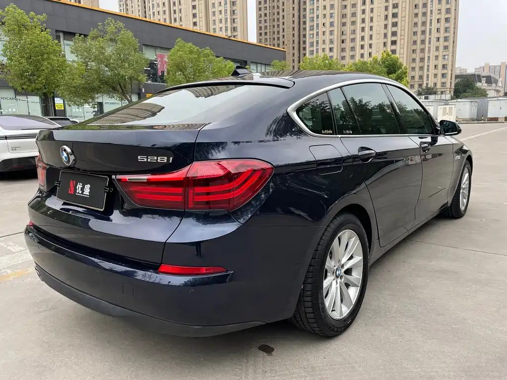 BMW 5 Series GT — миниатюра 8