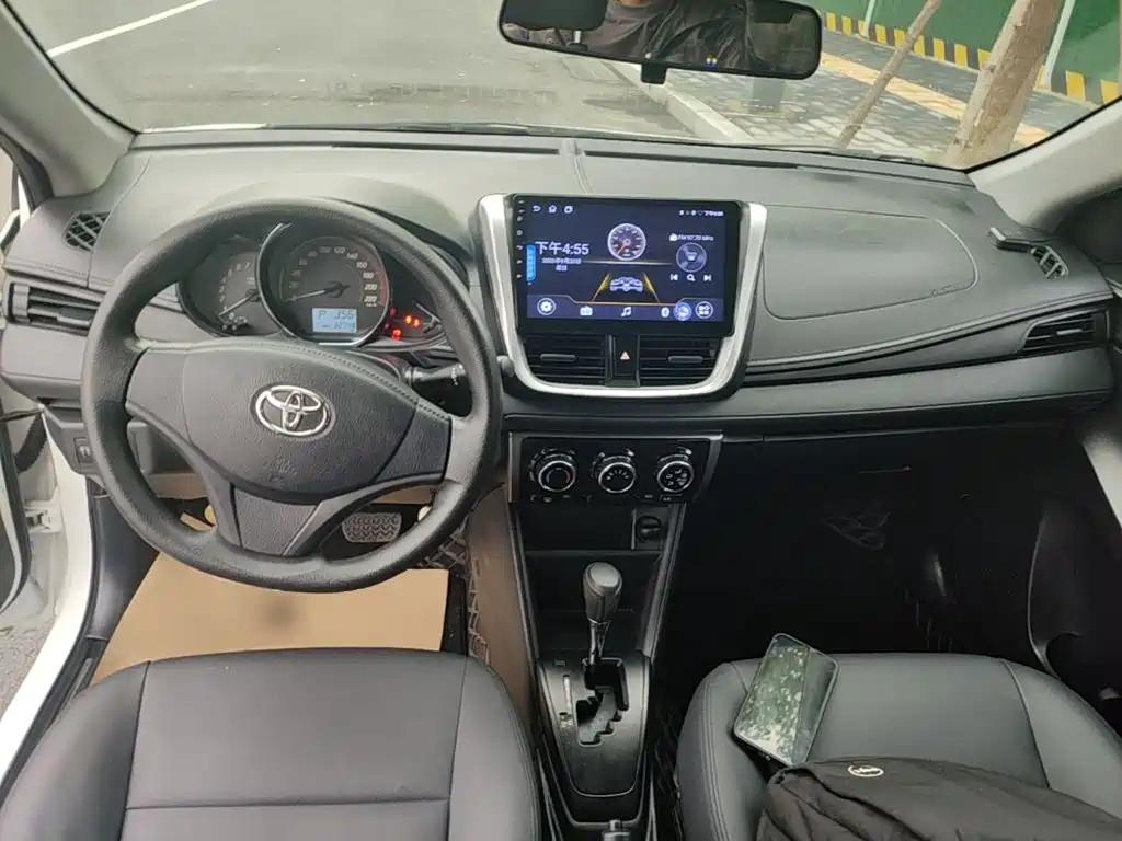 Toyota Yaris L — миниатюра 10