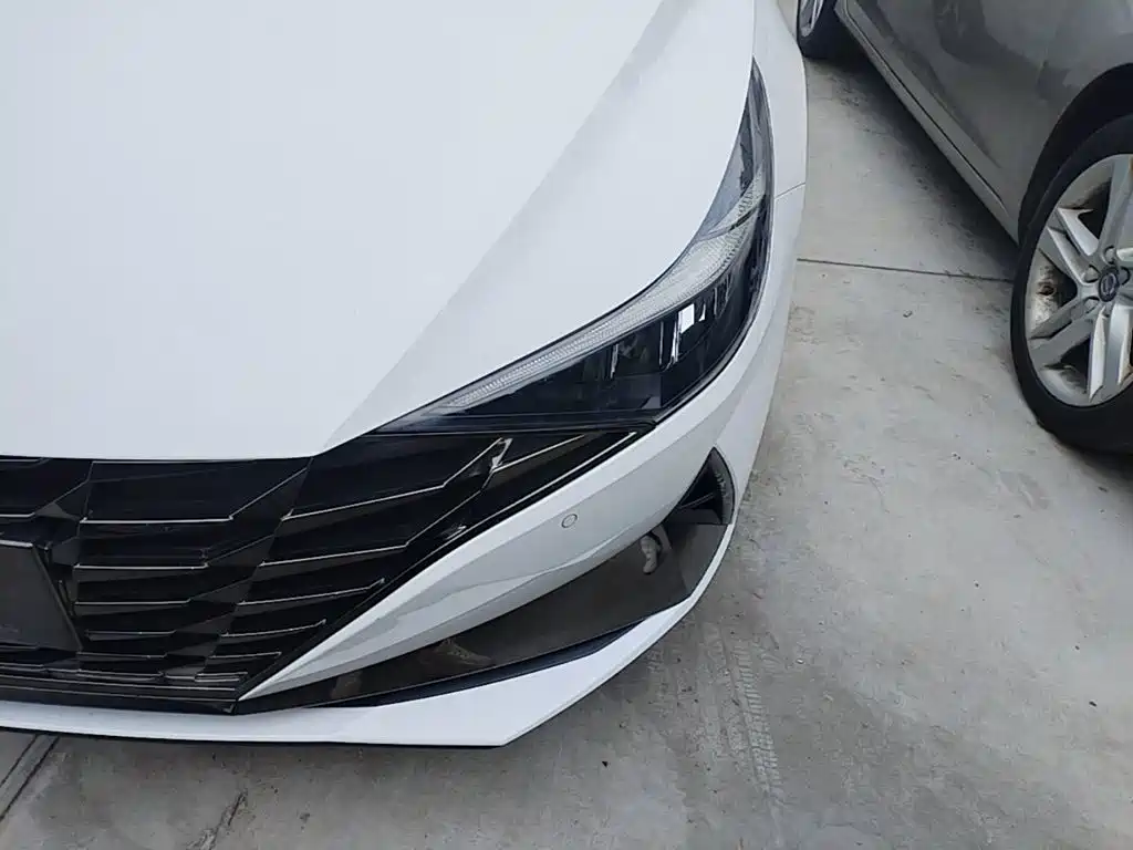 Hyundai Elantra — миниатюра 24