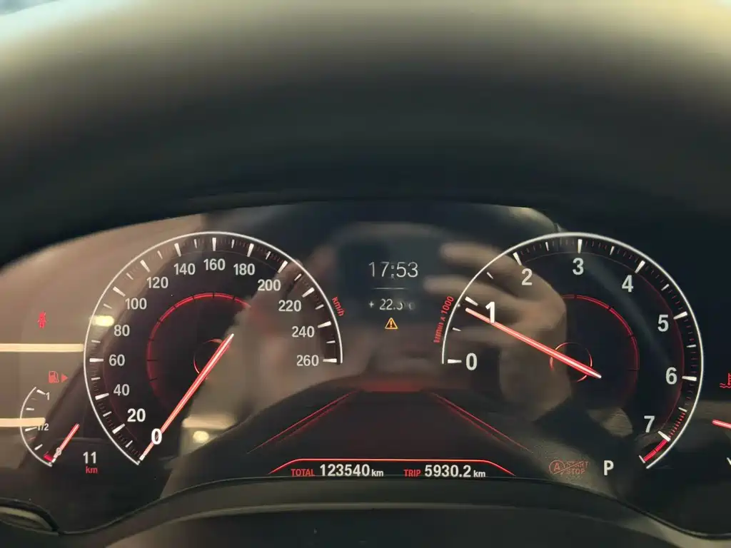 BMW 5 Series — миниатюра 6