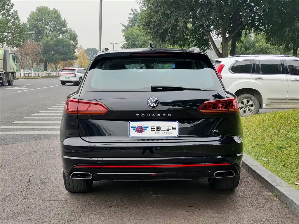 VOLKSWAGEN TOUAREG