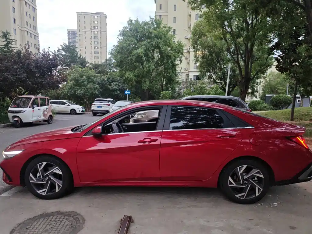 Hyundai Elantra — миниатюра 5