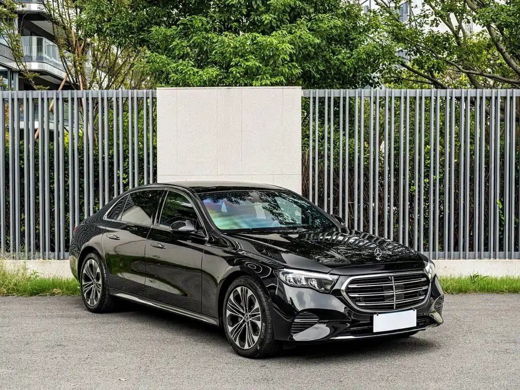 Mercedes-Benz E-Class — миниатюра 3
