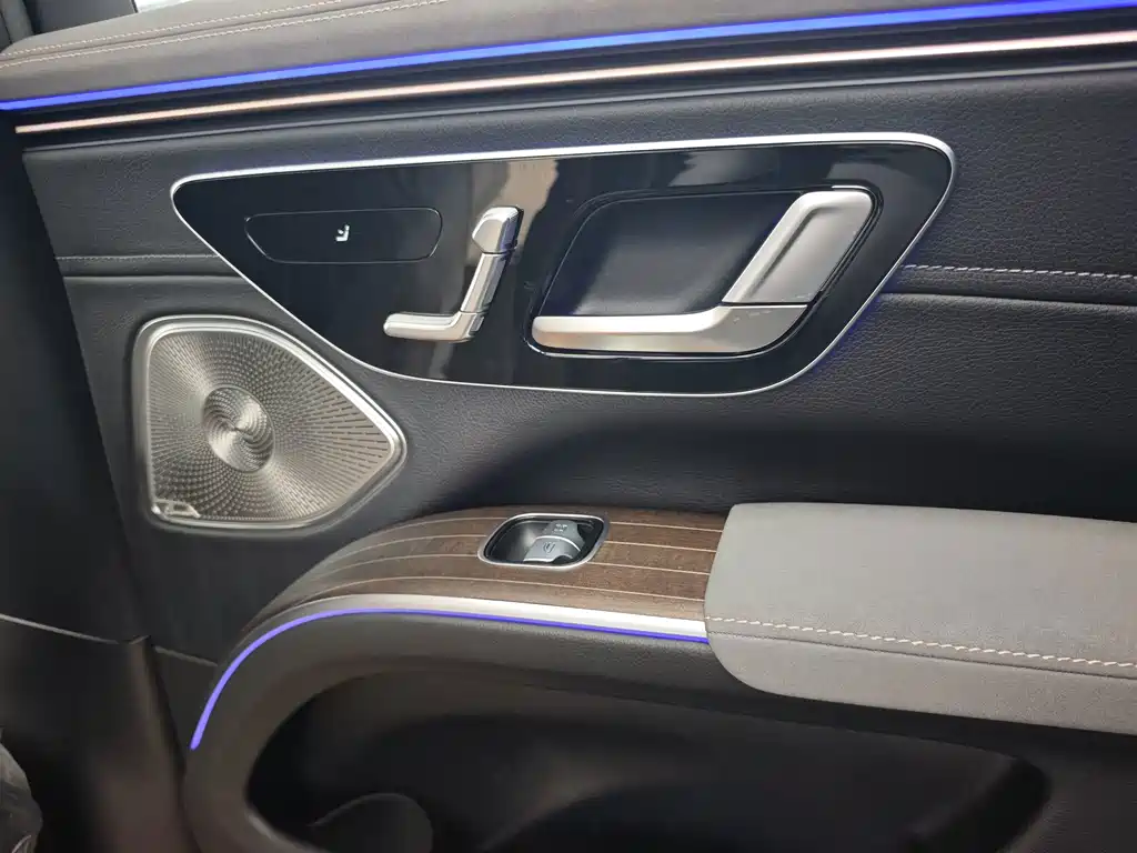 Mercedes-Benz EQS SUV — миниатюра 26