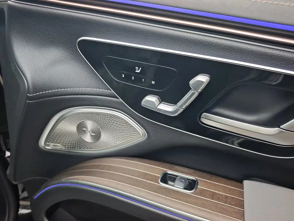 Mercedes-Benz EQS SUV — миниатюра 23