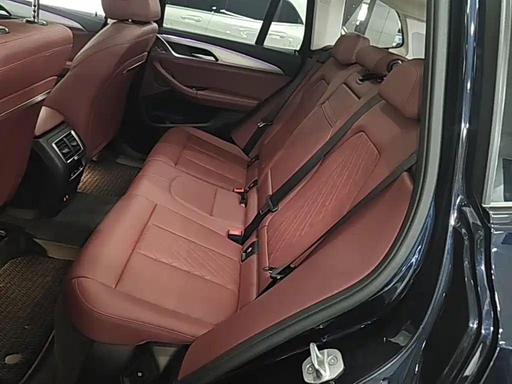 BMW iX3 — миниатюра 17