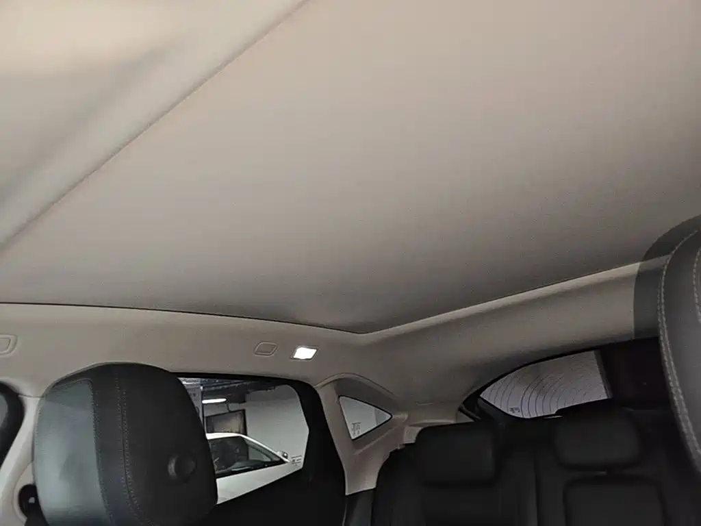 Jaguar E-PACE — миниатюра 18