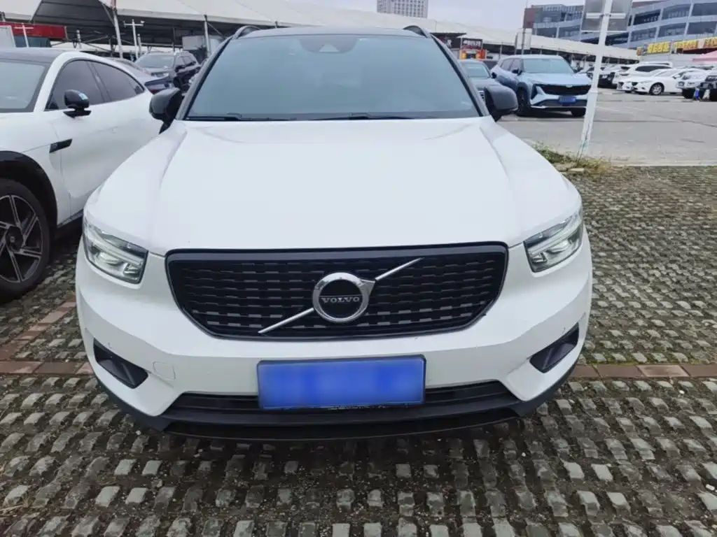 Volvo XC40 — миниатюра 3