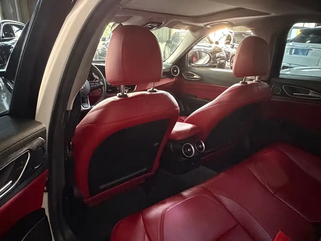 Alfa Romeo Giulia — миниатюра 4