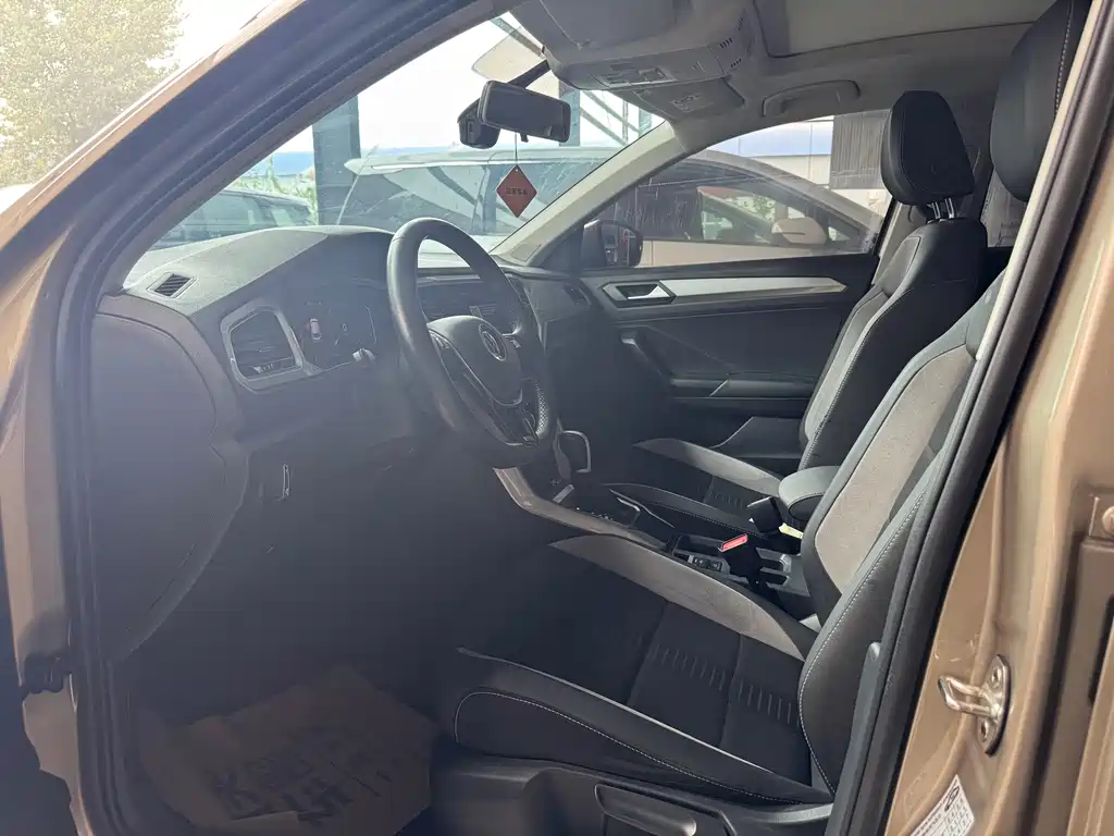 Volkswagen T-Roc — миниатюра 4