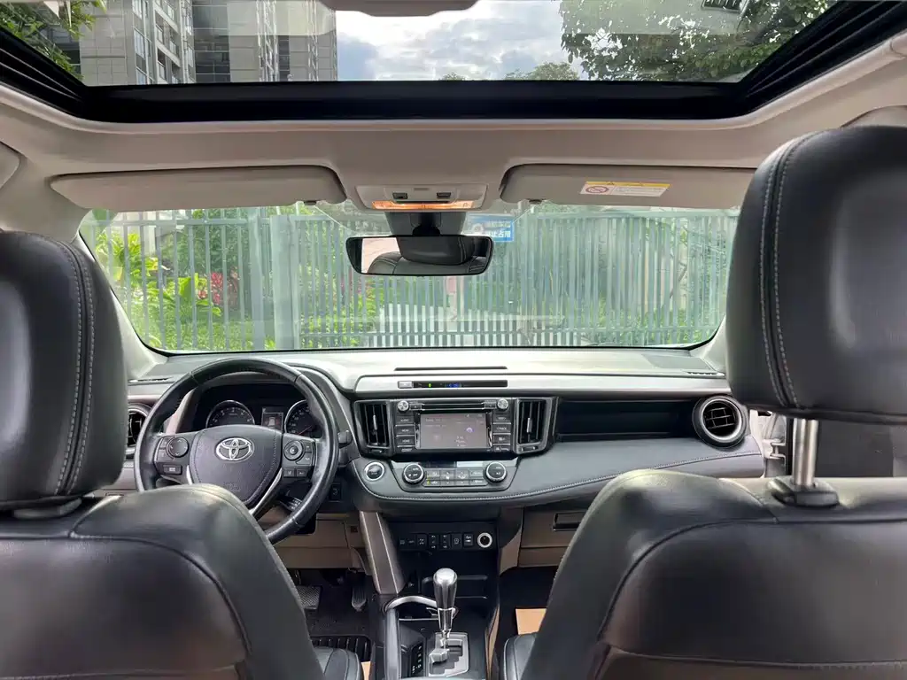 Toyota RAV4 — миниатюра 12