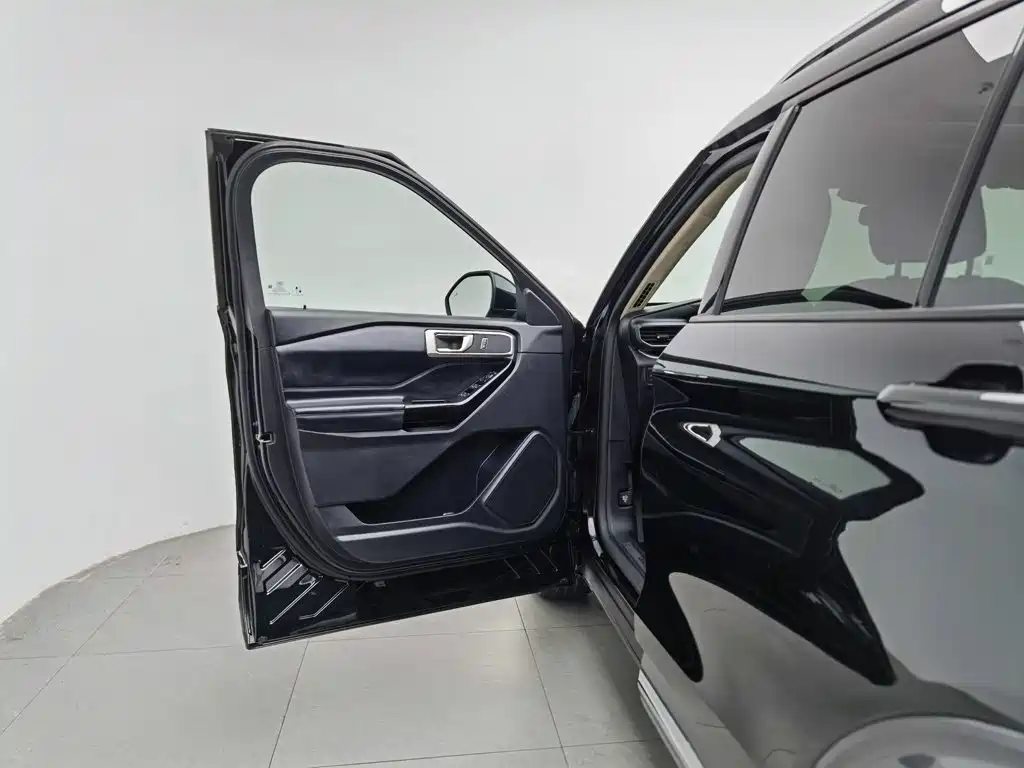 Ford Explorer — миниатюра 8
