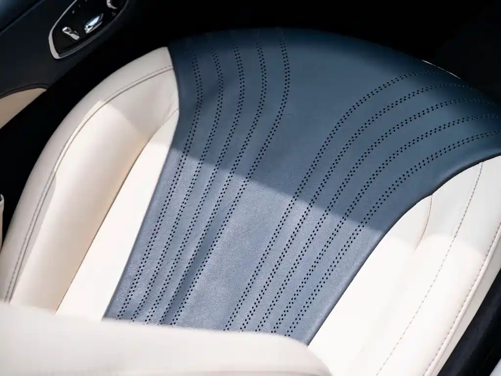Aston Martin DB11 — миниатюра 5