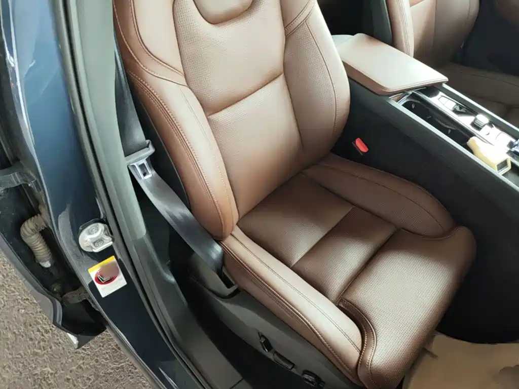 Volvo XC60 PHEV — миниатюра 25