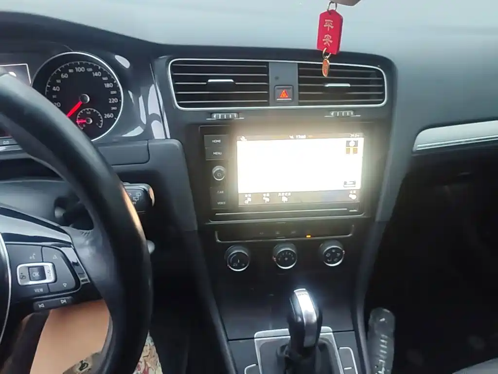 Volkswagen Golf — миниатюра 18