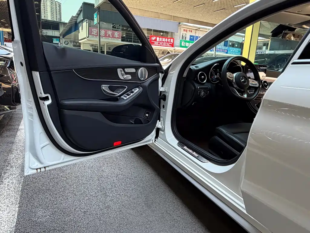 Mercedes-Benz C-Class — миниатюра 12