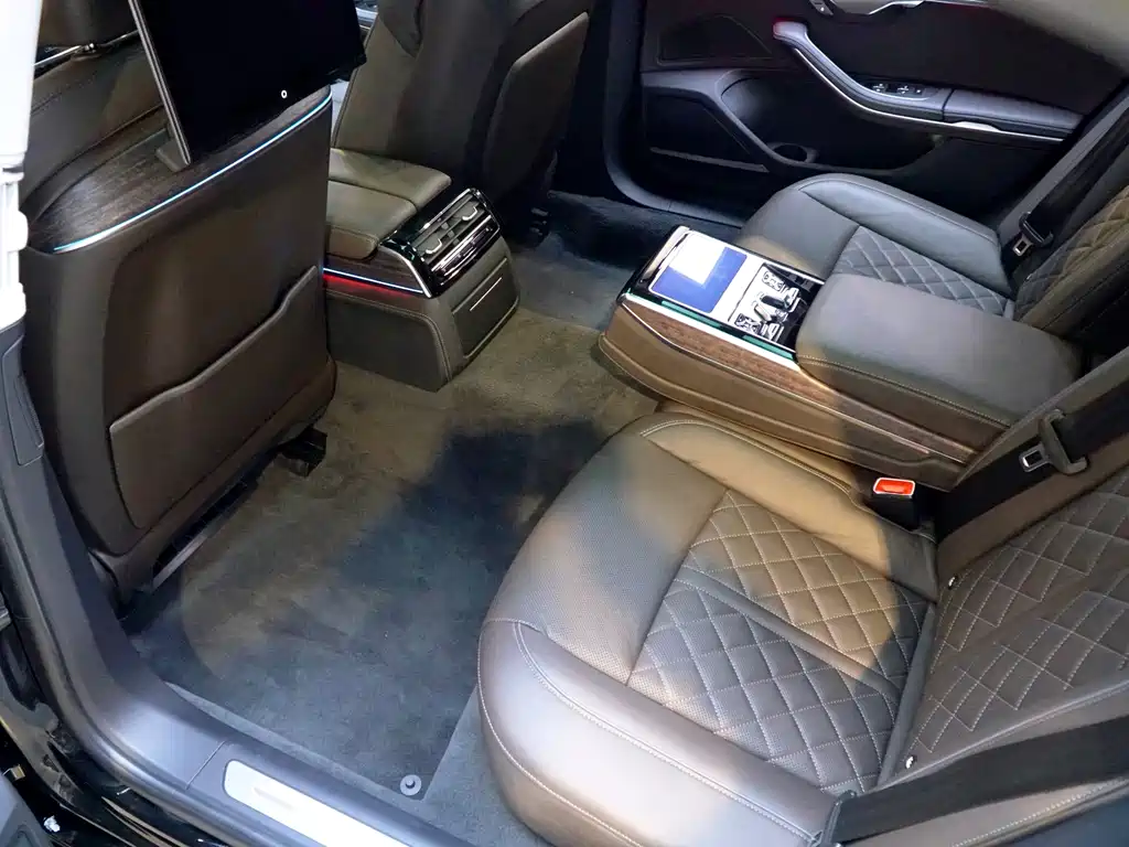 Audi A8 2025 A8L 55 TFSI quattro Flagship