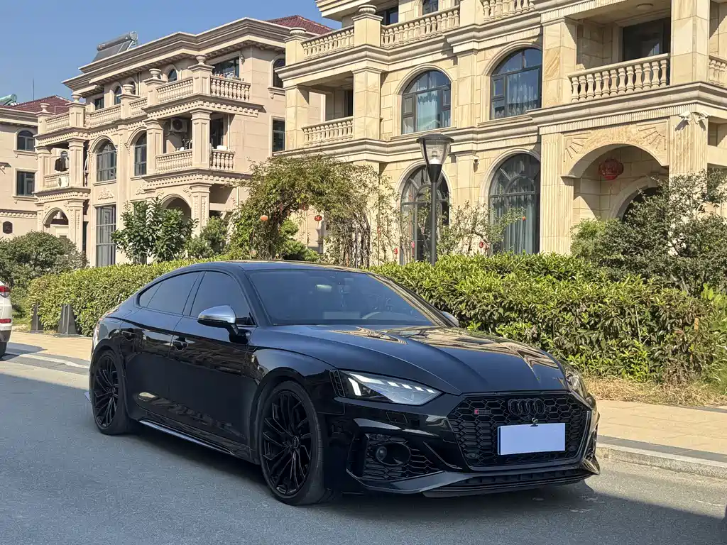 AUDI RS 5