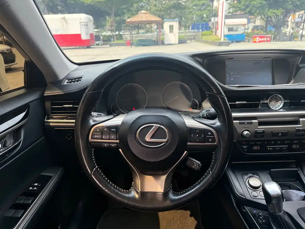 Lexus ES — миниатюра 5