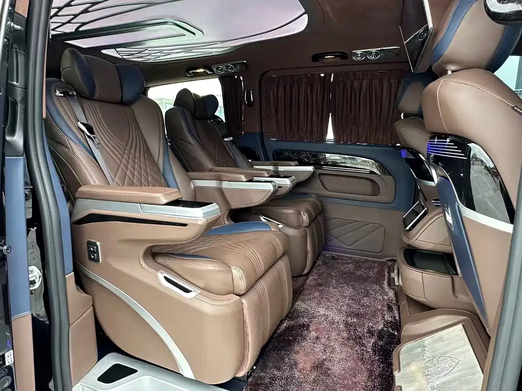 Mercedes-Benz Vito 2023 2.0T 7 мест