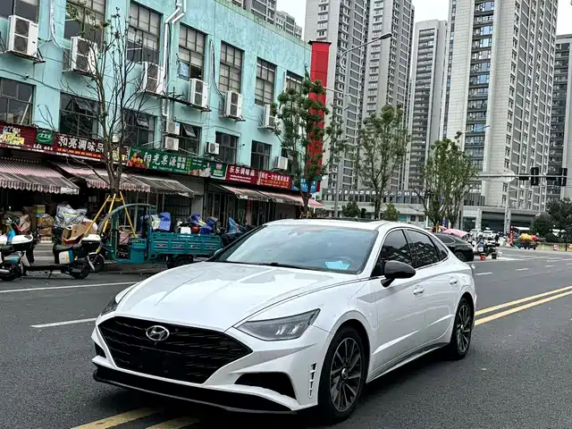 HYUNDAI SONATA