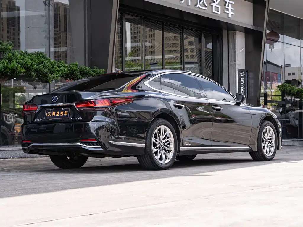 Lexus LS — миниатюра 3