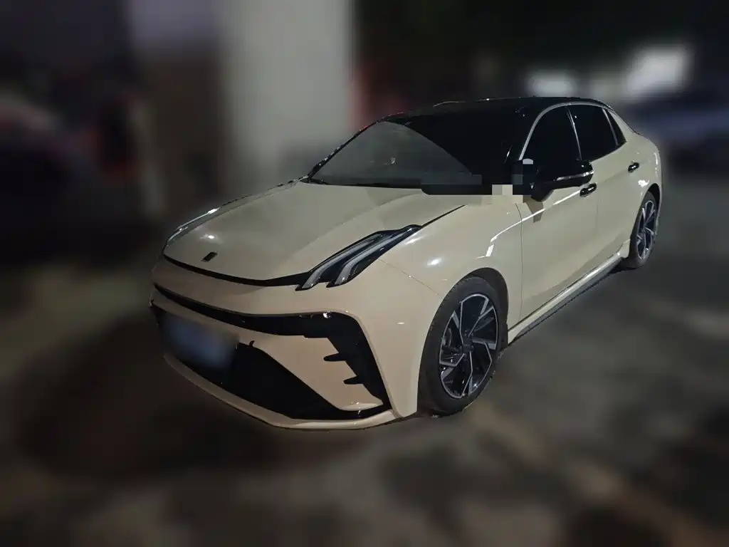 Lynk & Co 03