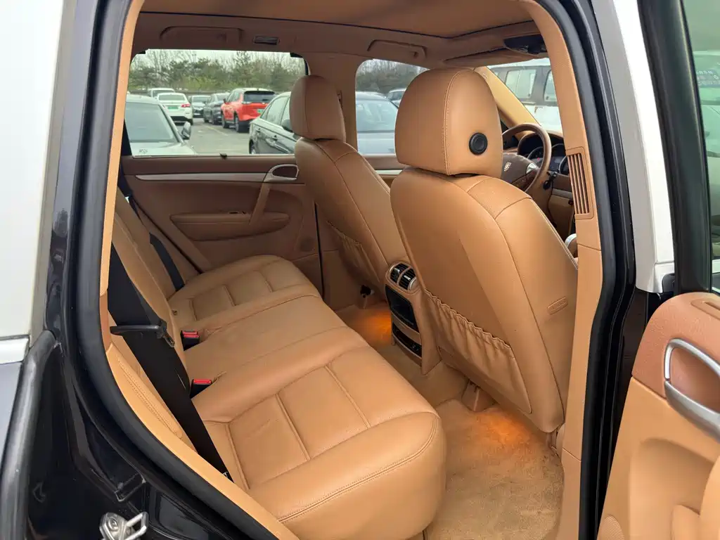 Porsche Cayenne — миниатюра 11