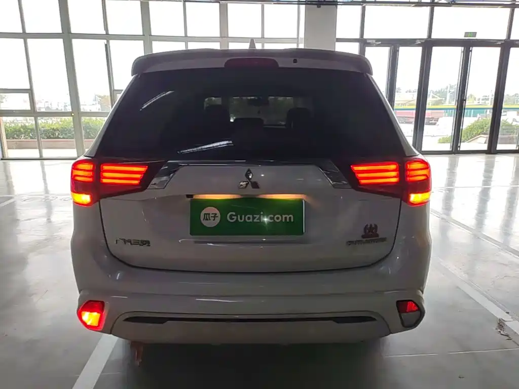 Mitsubishi Outlander — миниатюра 6