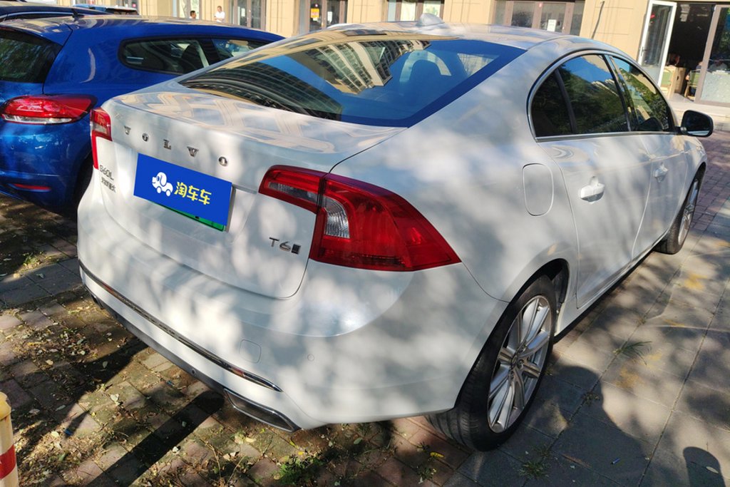 Volvo S60 PHEV — миниатюра 3
